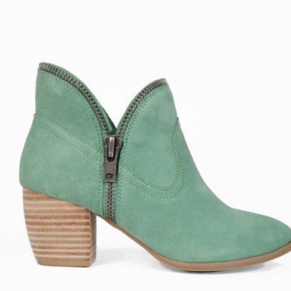 Chinese Laundry Mint Green Booties
